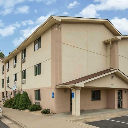 Super 8 By Wyndham Dumfries/Quantico Hotell Exteriör bild